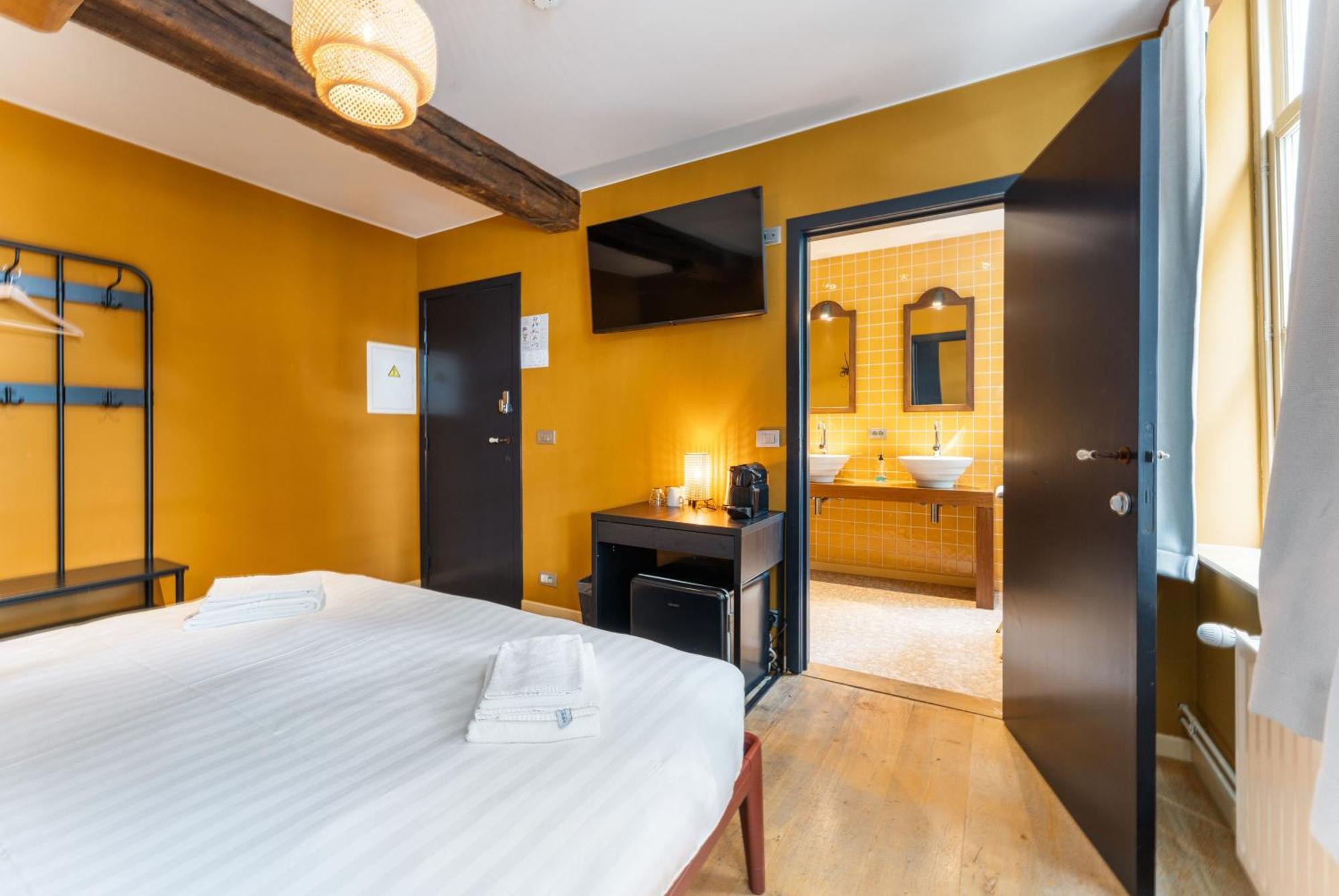 Lake Suites Bed & Breakfast