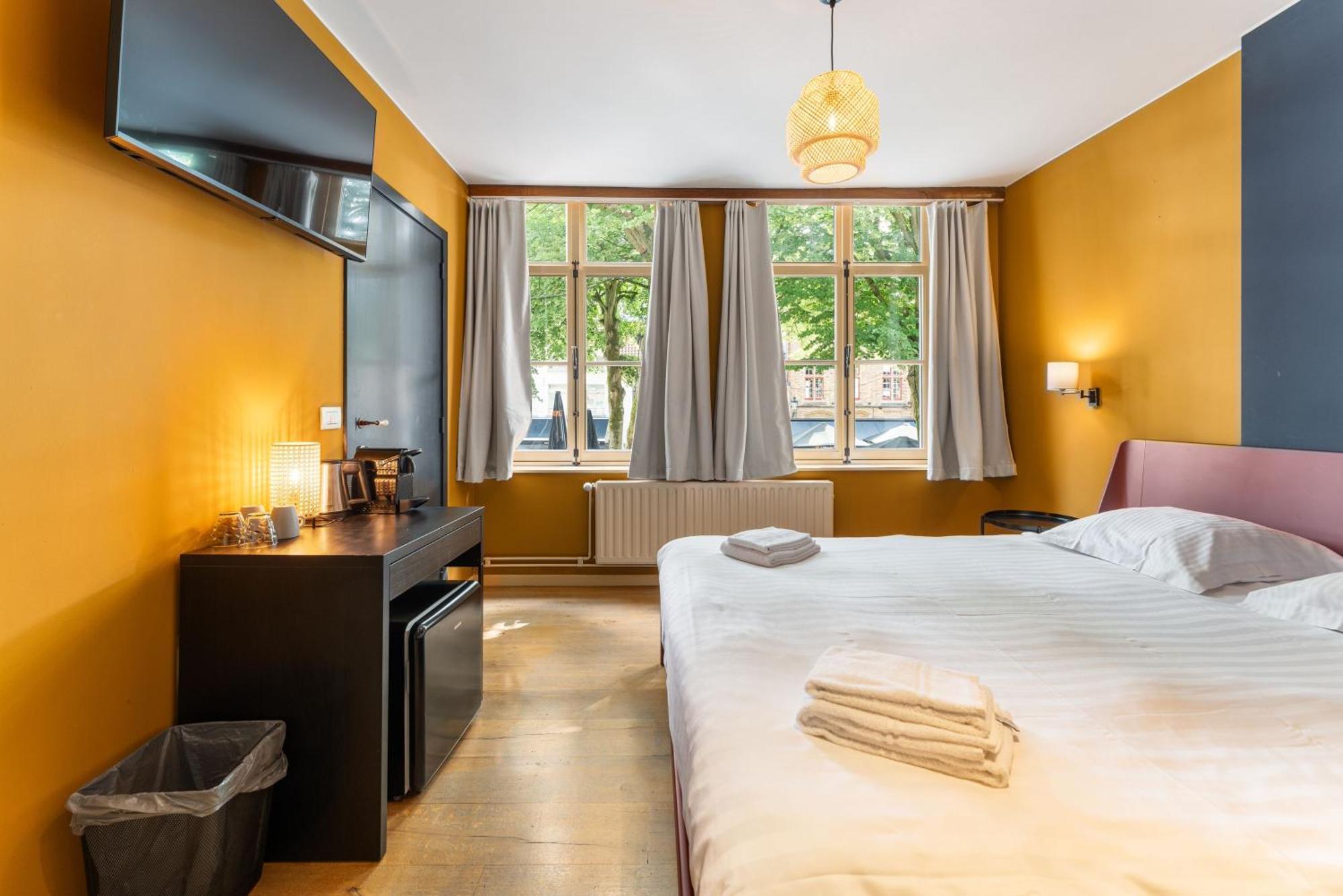 Lake Suites Bed and breakfast 3*
